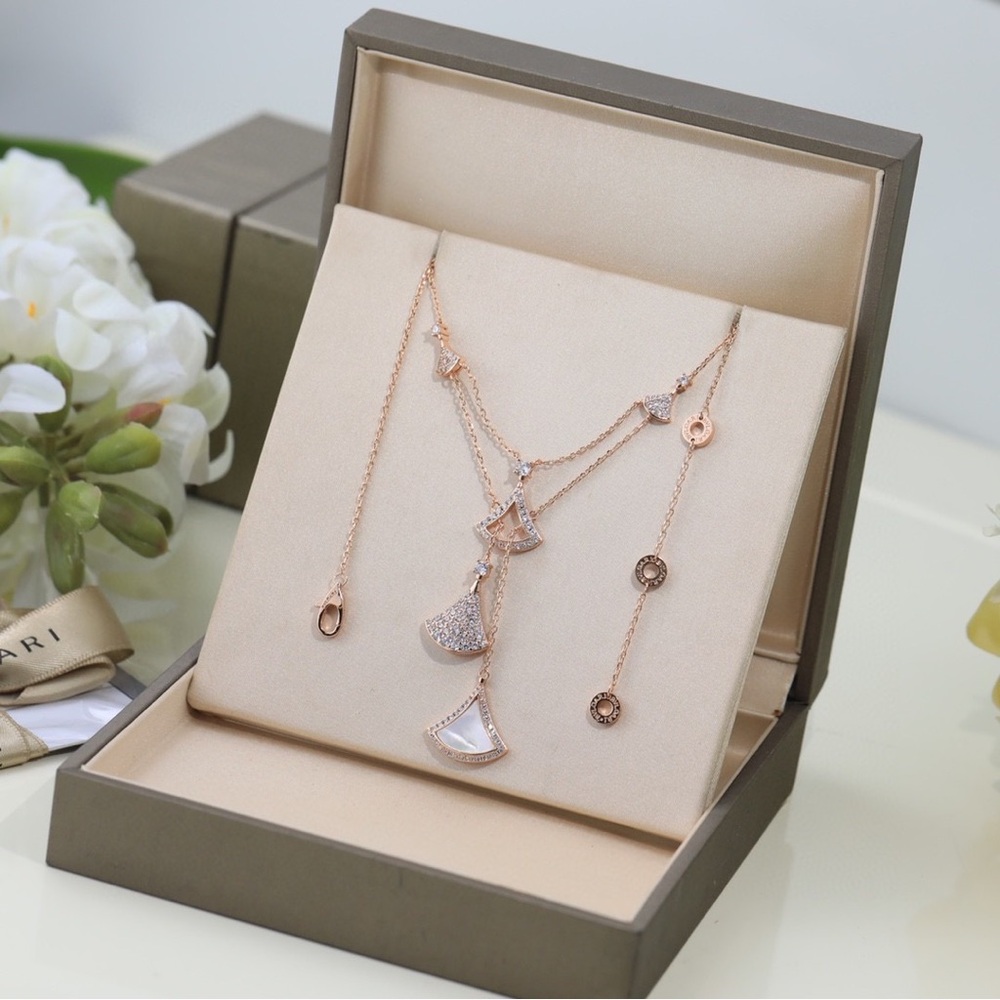 Elegant Rose Gold Necklace with Crystal Accents